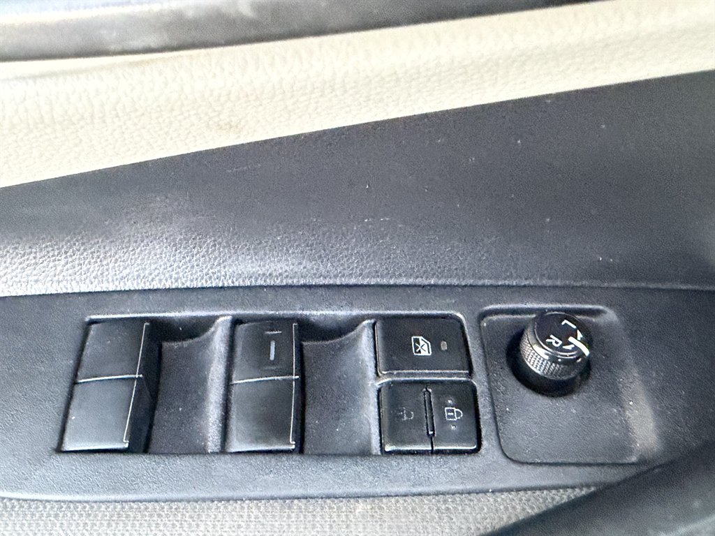 2022 Toyota Corolla - $16,500