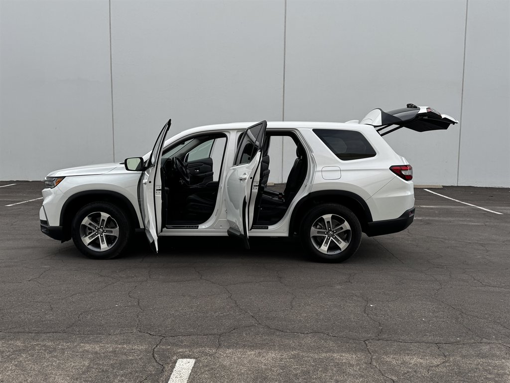 2025 Honda Pilot - $29,990