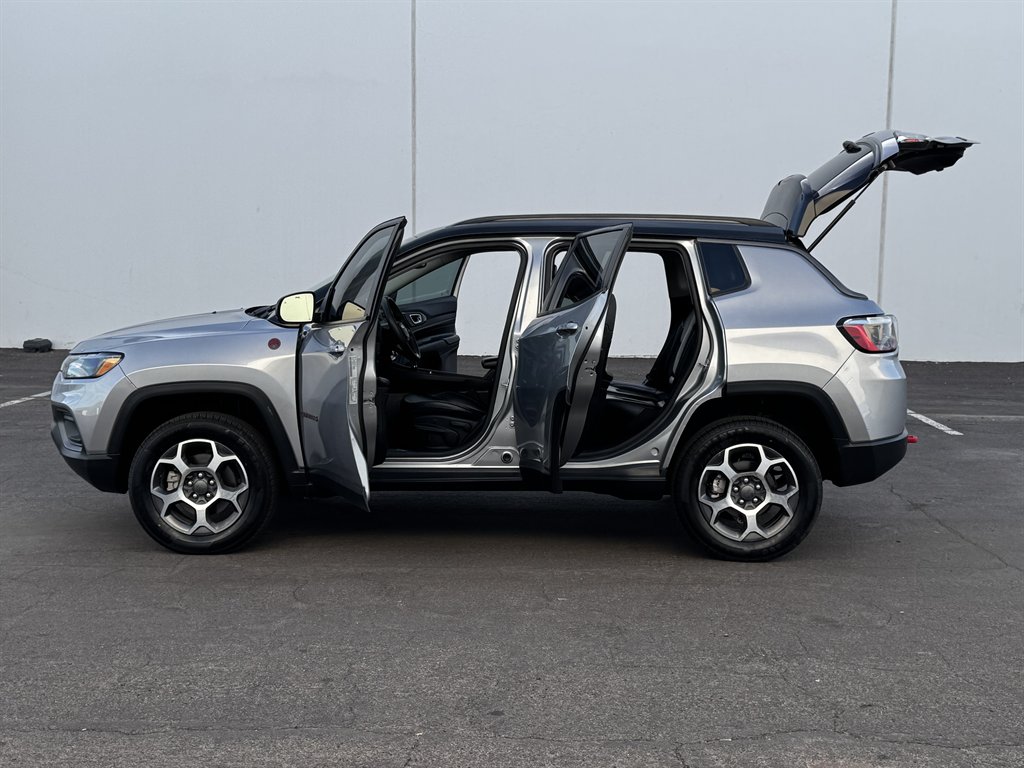 2022 Jeep Compass - $15,990