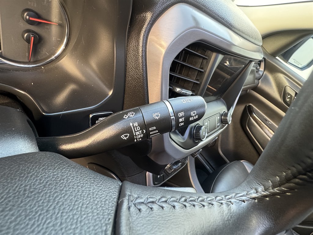 2022 GMC Acadia AT4 AWD photo