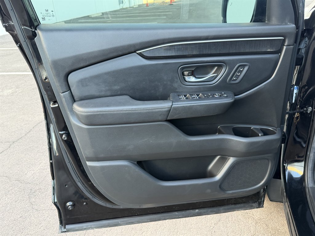 2025 Honda Pilot - $31,990
