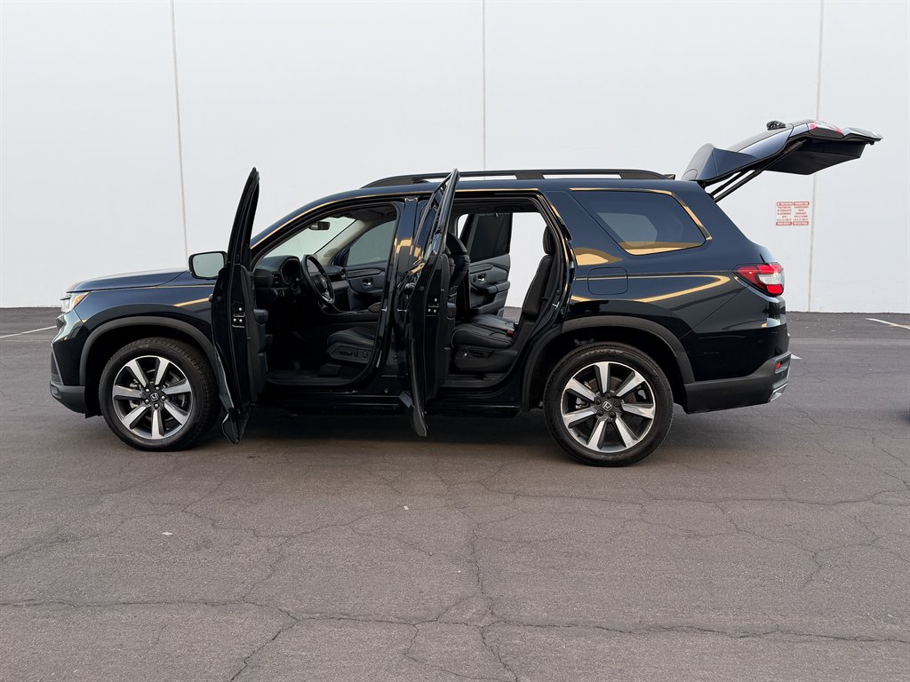 2025 Honda Pilot - $31,990