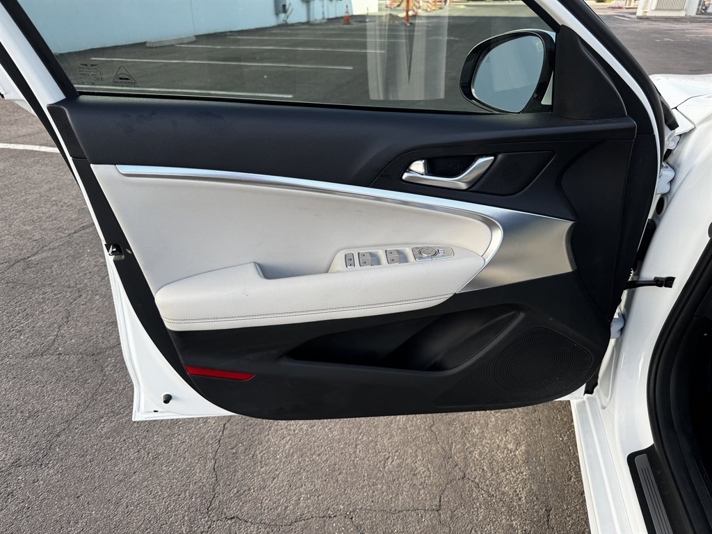 2025 Genesis G70 - $22,990