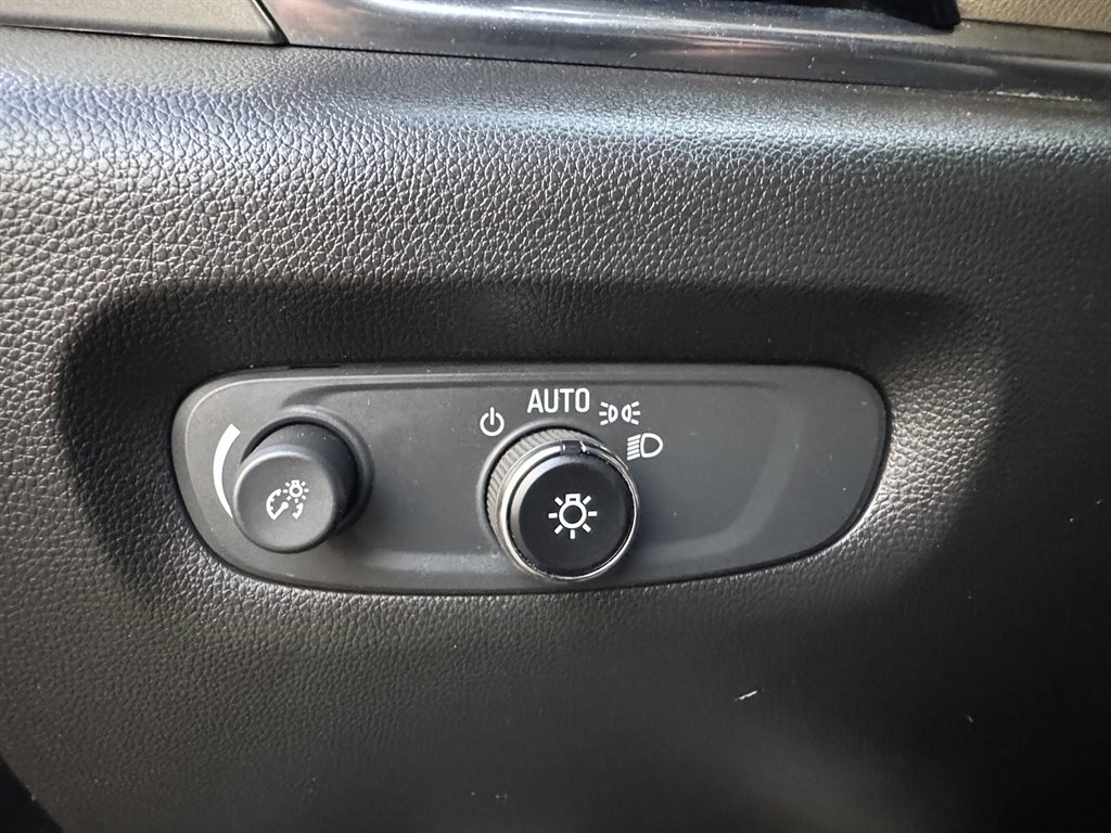 2022 Chevrolet Traverse - $19,990