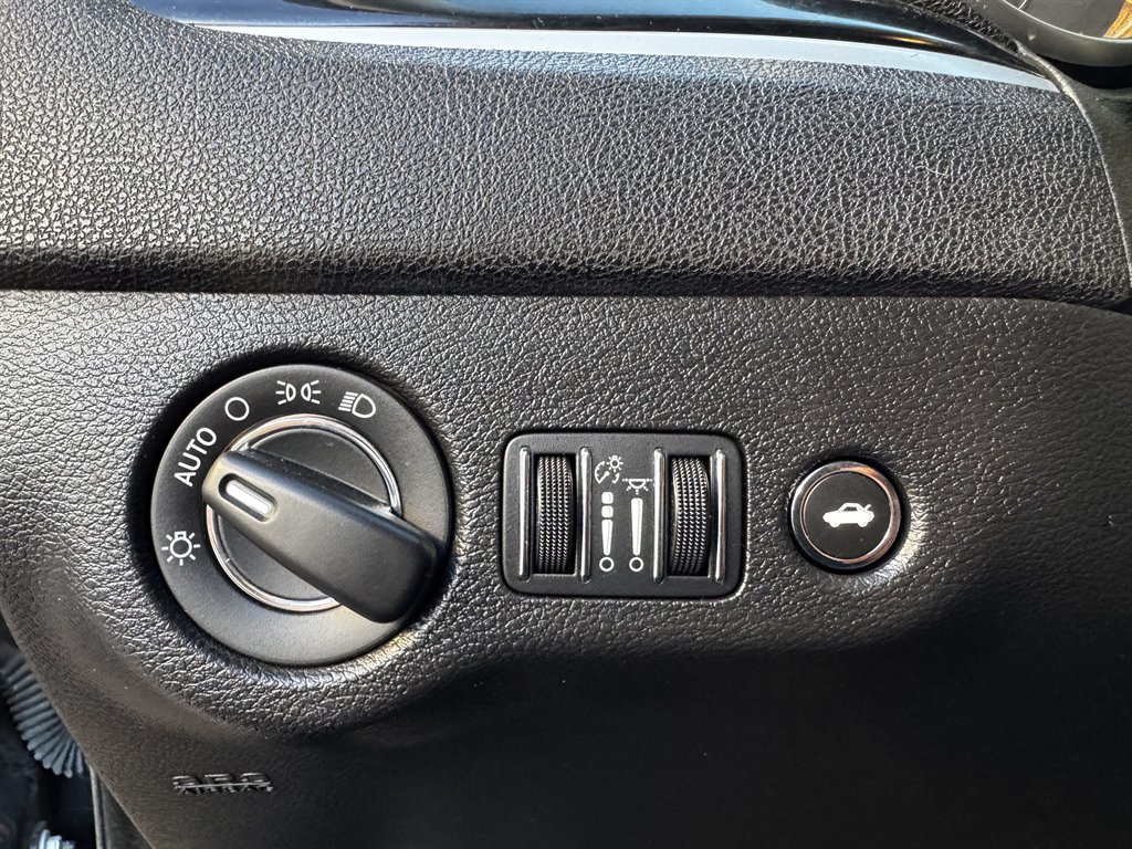 2023 Chrysler 300 - $15,990