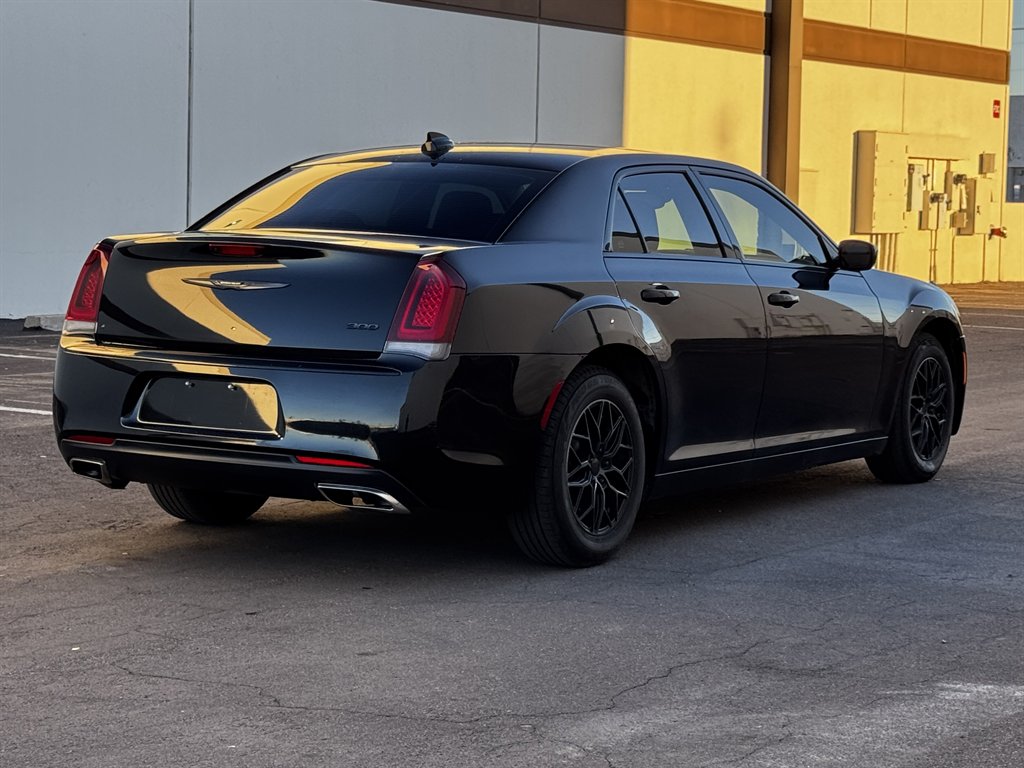 2023 Chrysler 300 - $15,990
