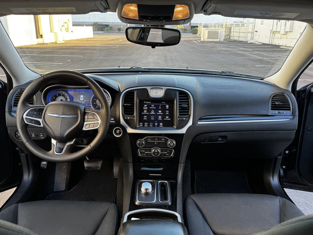 2023 Chrysler 300 - $15,990