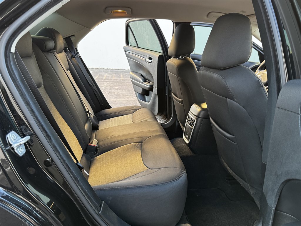 2023 Chrysler 300 - $15,990