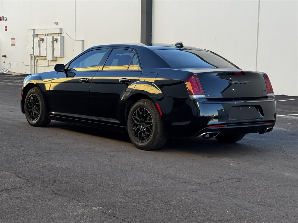 2023 Chrysler 300 - $15,990