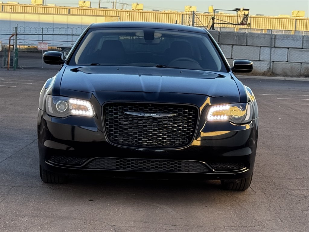 2023 Chrysler 300 - $15,990