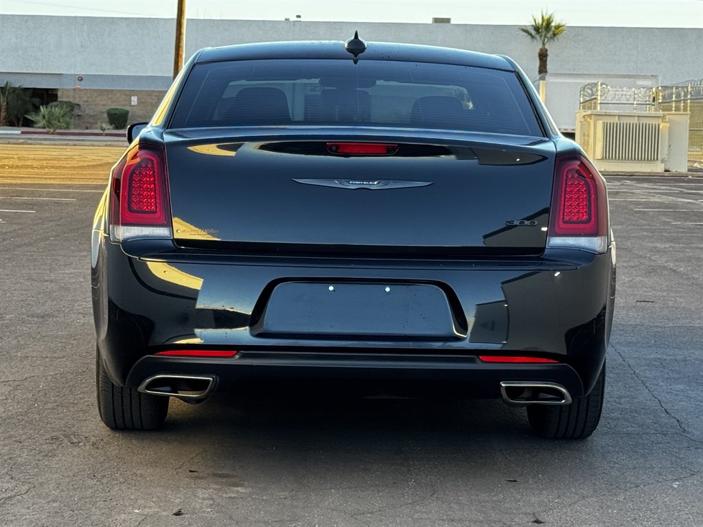 2023 Chrysler 300 - $15,990