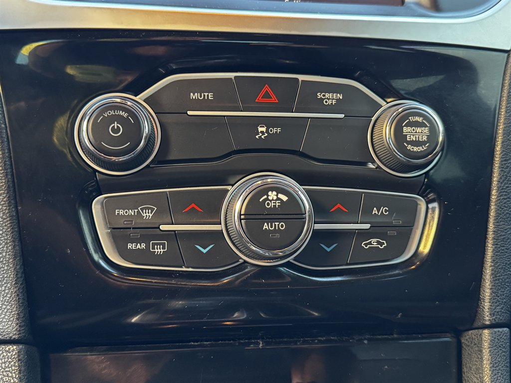 2023 Chrysler 300 - $15,990