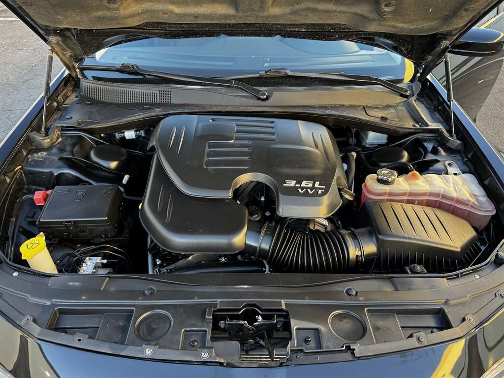 2023 Chrysler 300 - $15,990