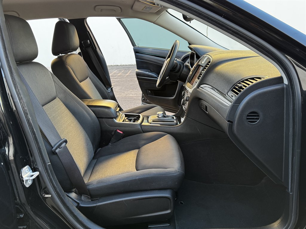 2023 Chrysler 300 - $15,990