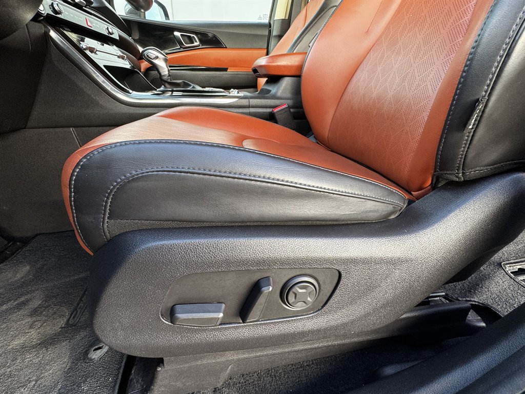 2022 Kia Carnival - $19,990