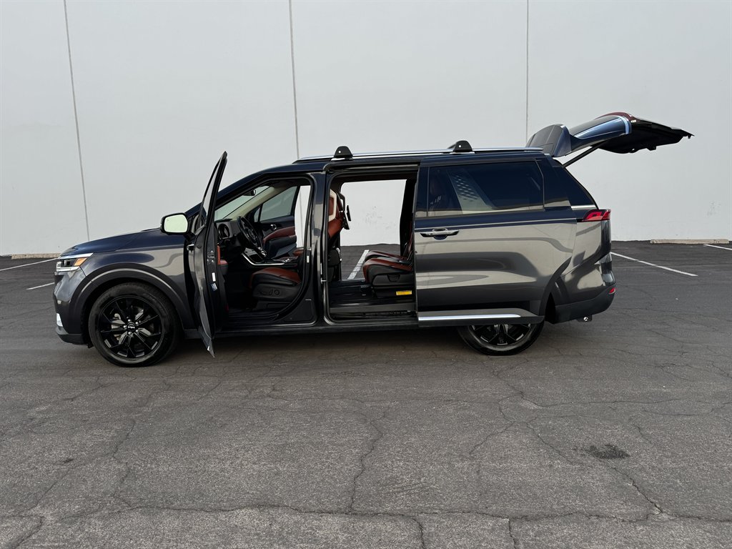 2022 Kia Carnival - $19,990