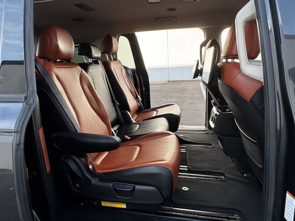 2022 Kia Carnival - $19,990
