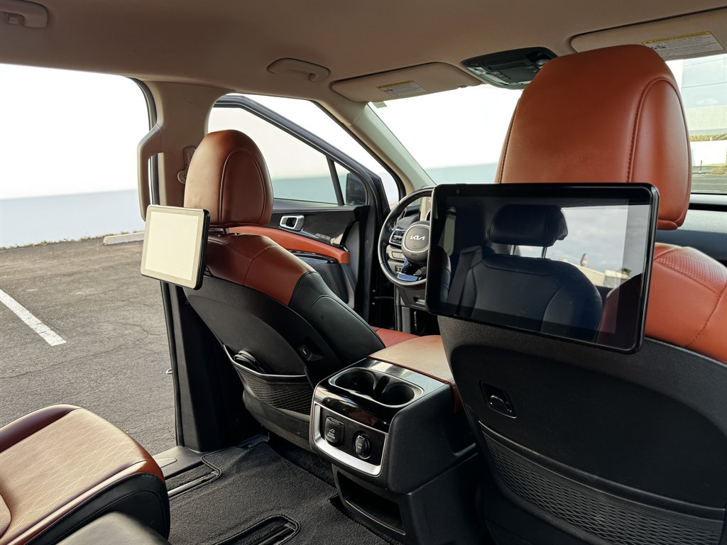 2022 Kia Carnival - $19,990