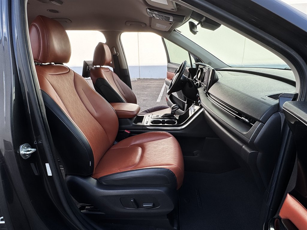 2022 Kia Carnival - $19,990