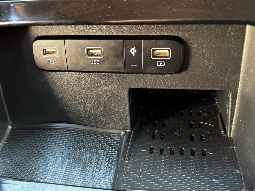 2022 Kia Carnival - $19,990