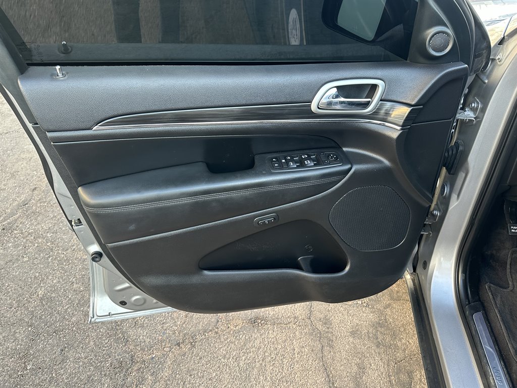 2019 Jeep Cherokee - $15,990