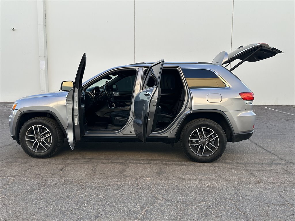 2019 Jeep Cherokee - $15,990