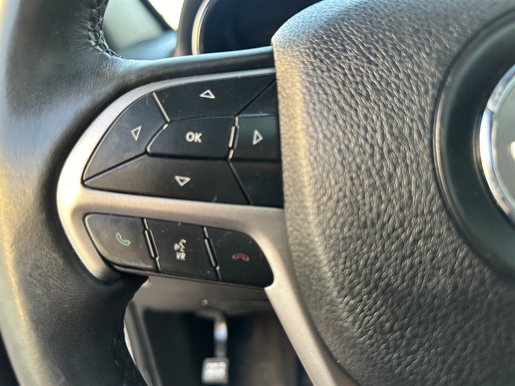 2019 Jeep Cherokee - $15,990