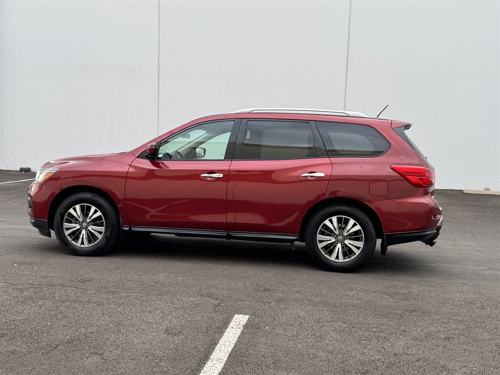2017 Nissan Pathfinder S photo