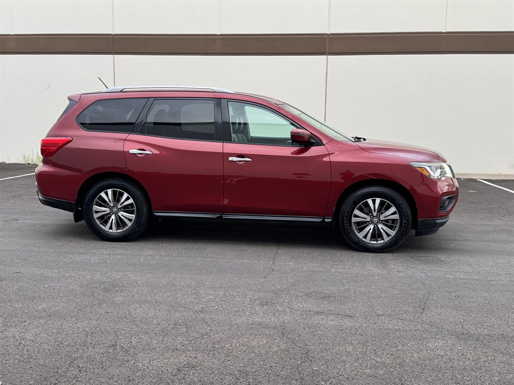 2017 Nissan Pathfinder S photo