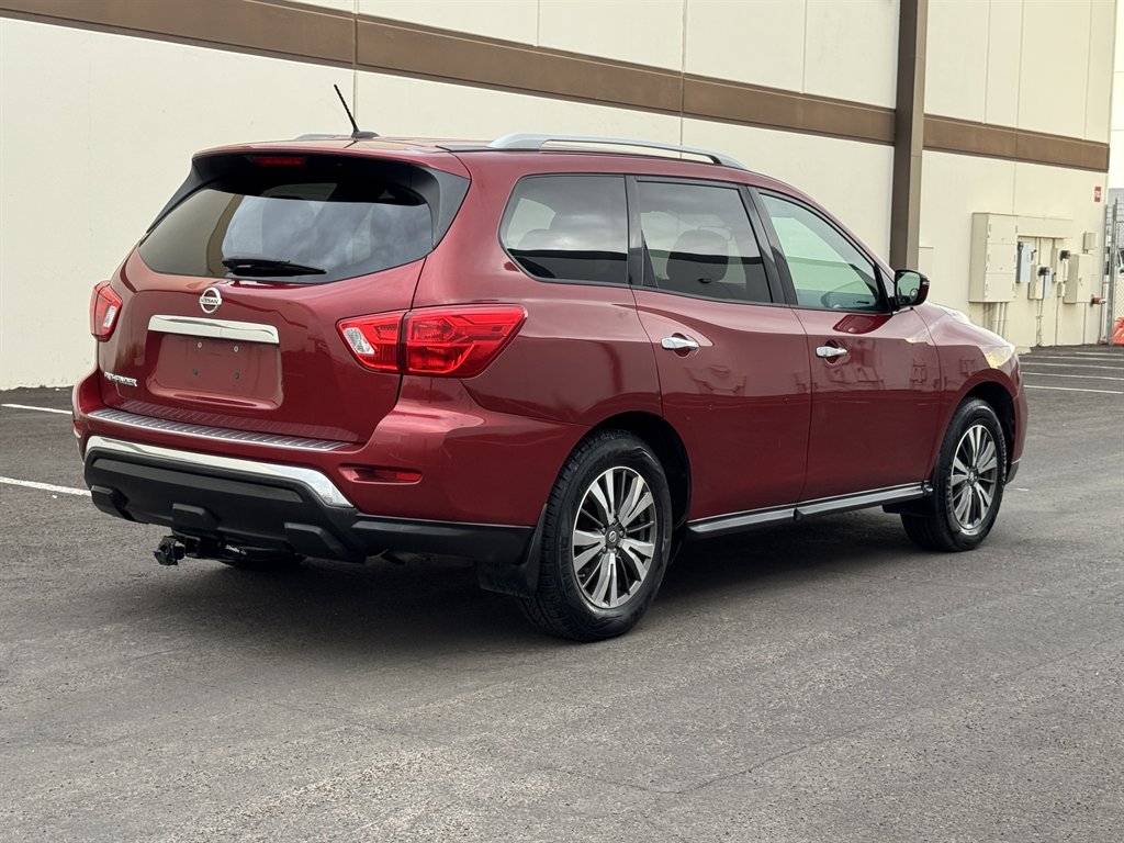 2017 Nissan Pathfinder S photo