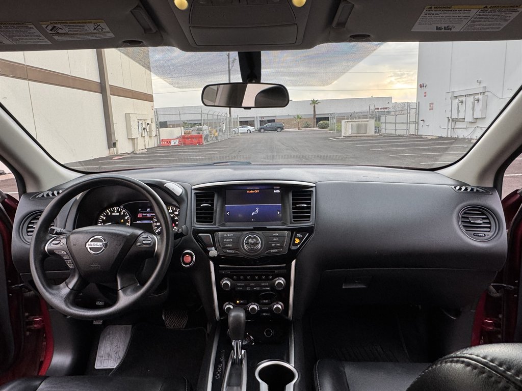 2017 Nissan Pathfinder S photo