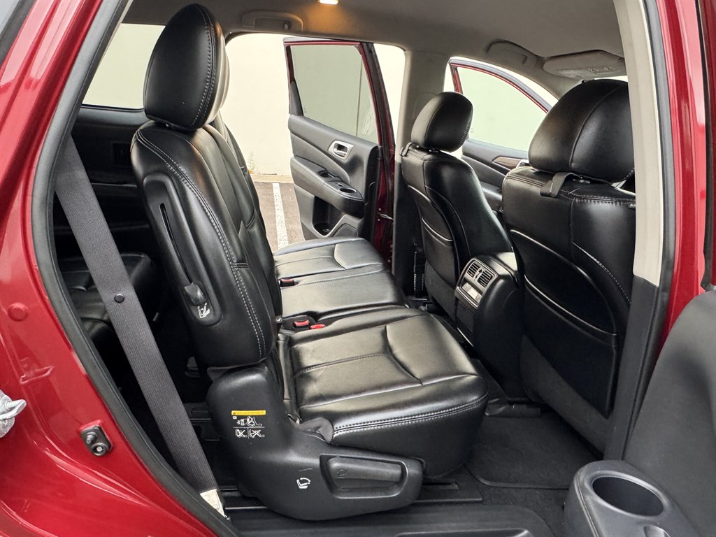 2017 Nissan Pathfinder S photo