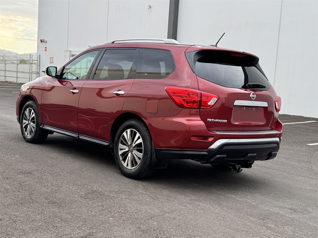 2017 Nissan Pathfinder S photo