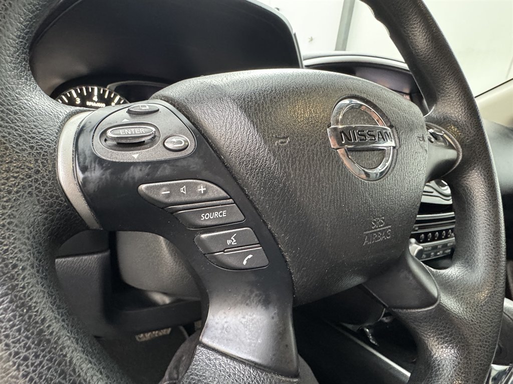 2017 Nissan Pathfinder S photo