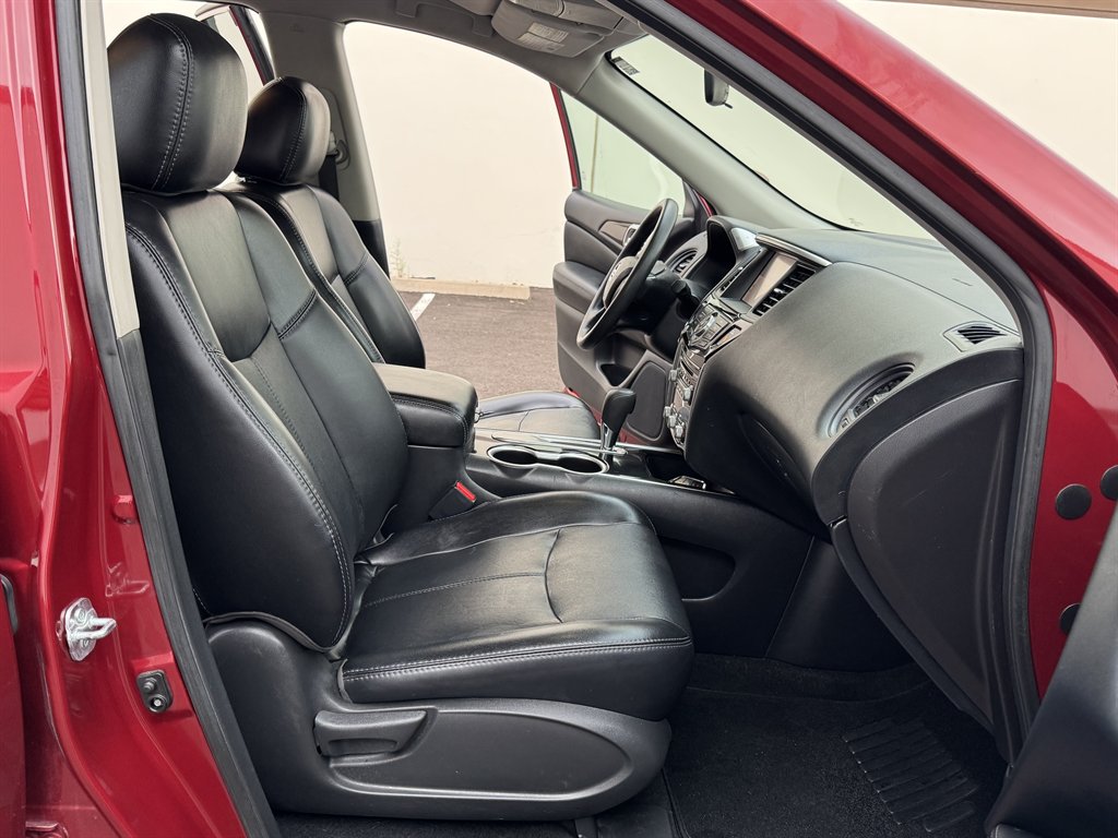 2017 Nissan Pathfinder S photo