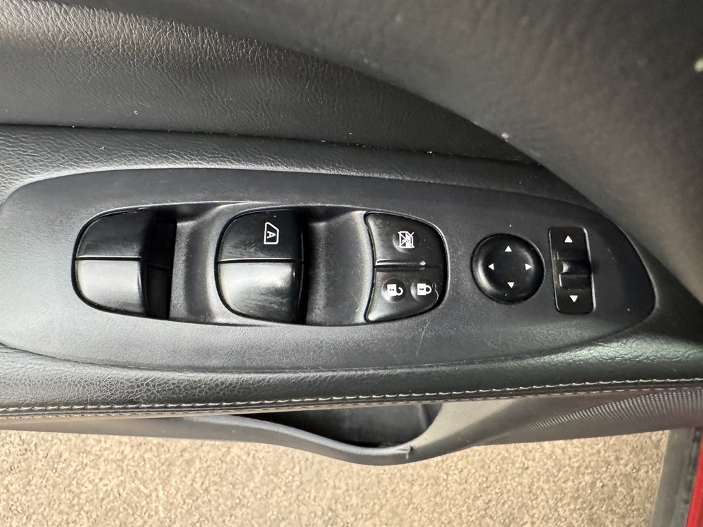 2017 Nissan Pathfinder S photo