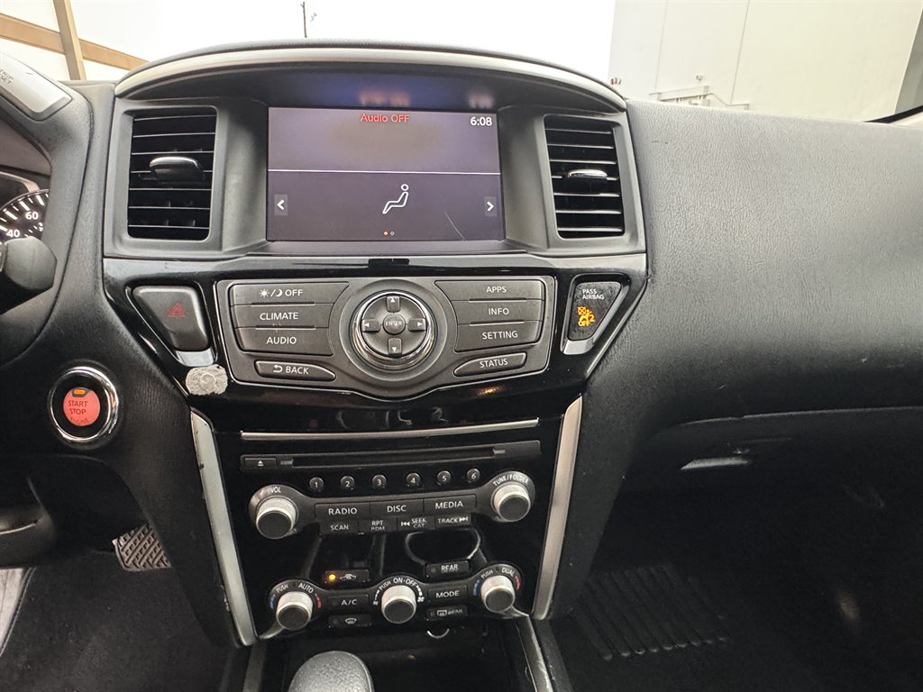 2017 Nissan Pathfinder S photo