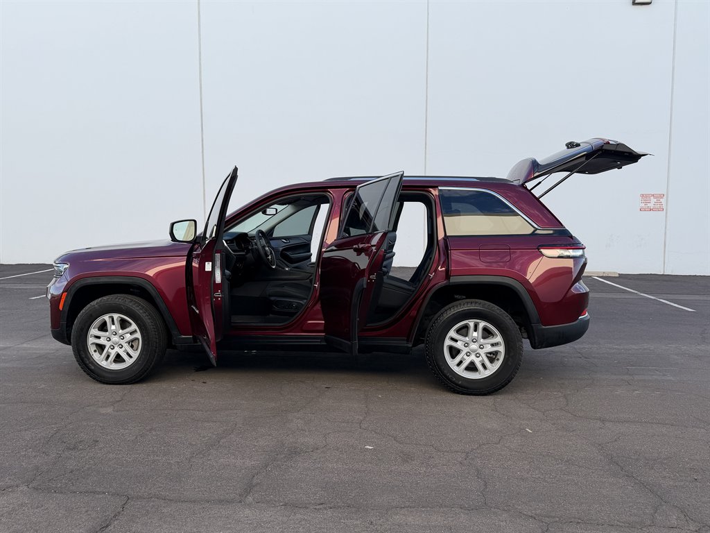 2023 Jeep Cherokee - $18,990