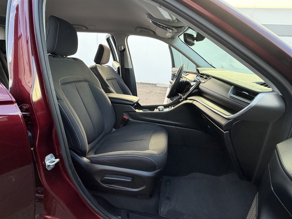 2023 Jeep Cherokee - $18,990