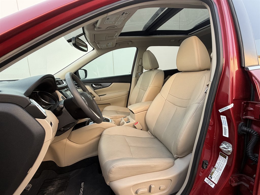 2016 Nissan Rogue - $10,990