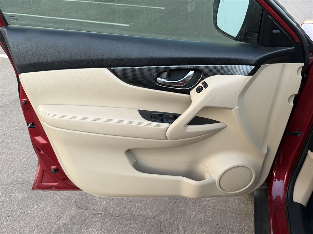 2016 Nissan Rogue - $10,990
