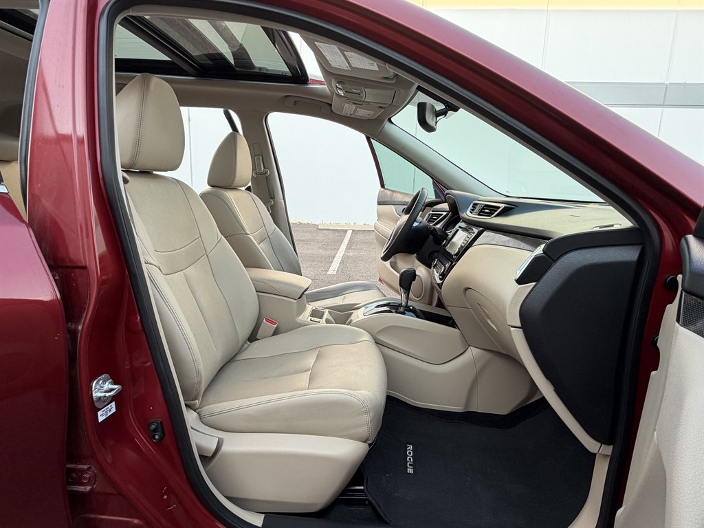 2016 Nissan Rogue - $10,990
