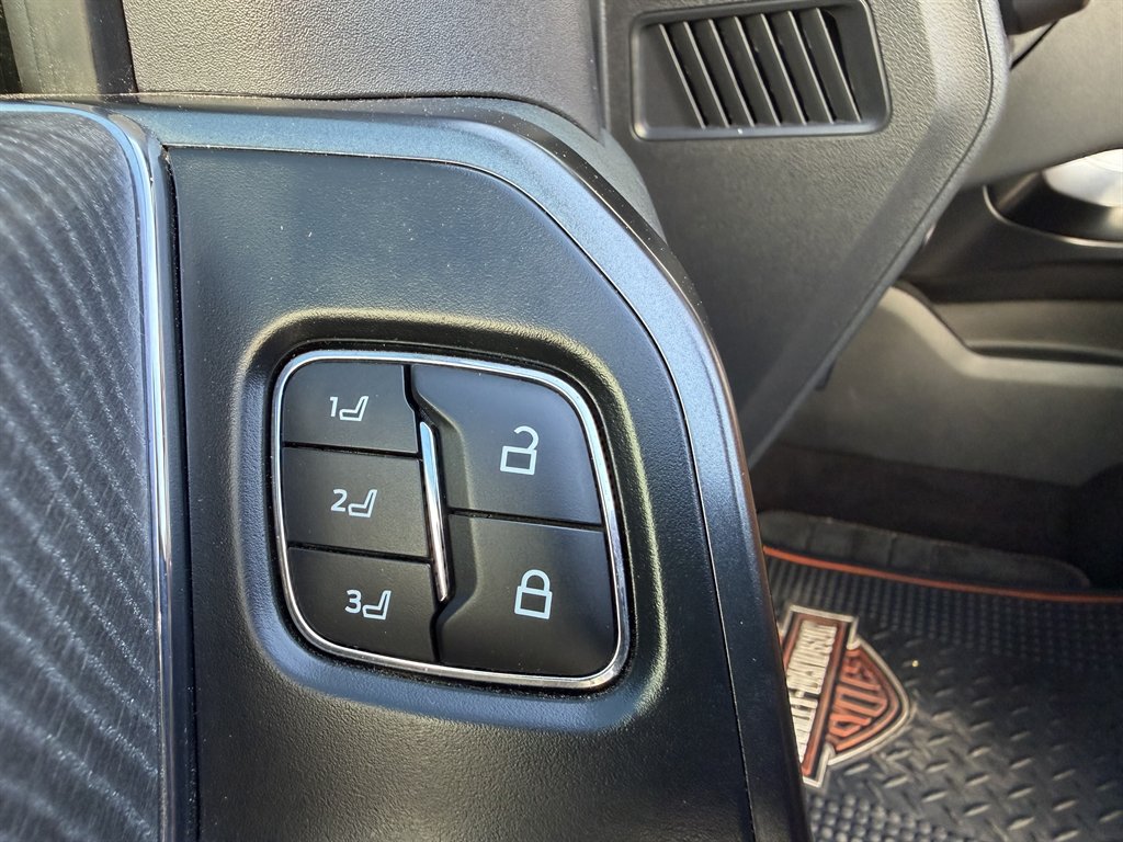 2023 Ford F-150 - $39,990