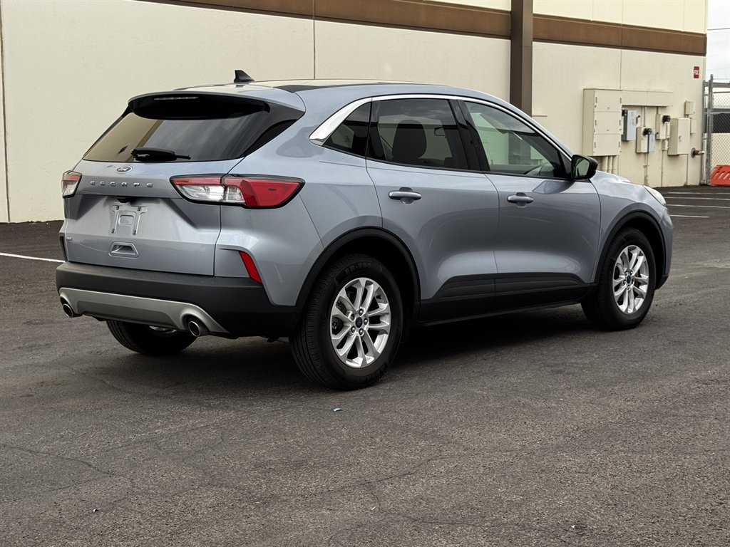 2022 Ford Escape SE photo