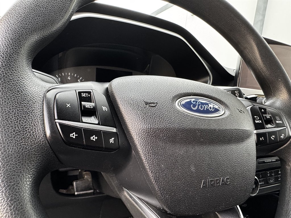 2022 Ford Escape SE photo