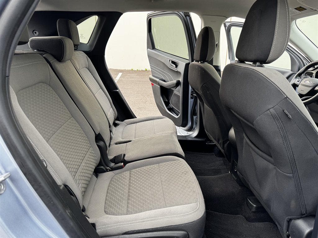 2022 Ford Escape SE photo