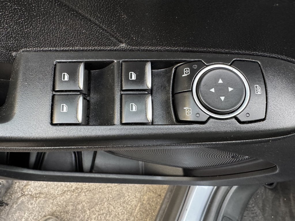 2022 Ford Escape SE photo