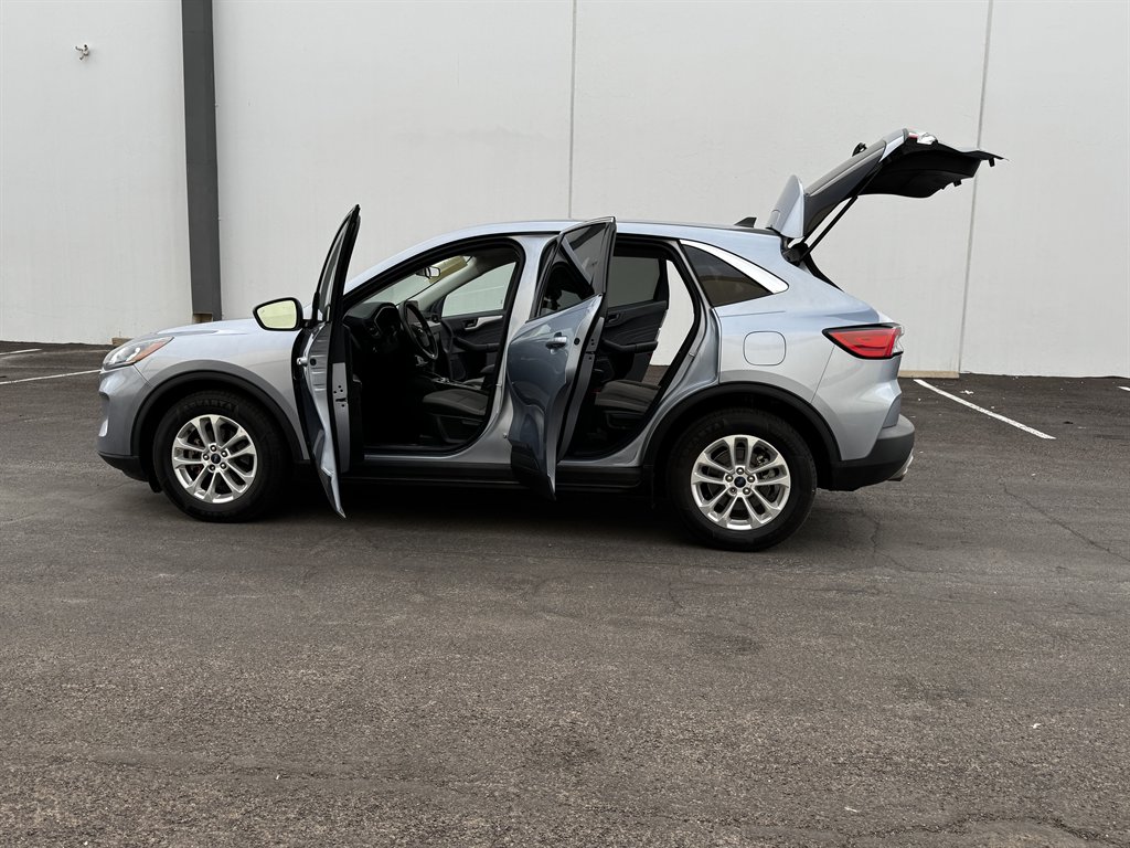 2022 Ford Escape SE photo