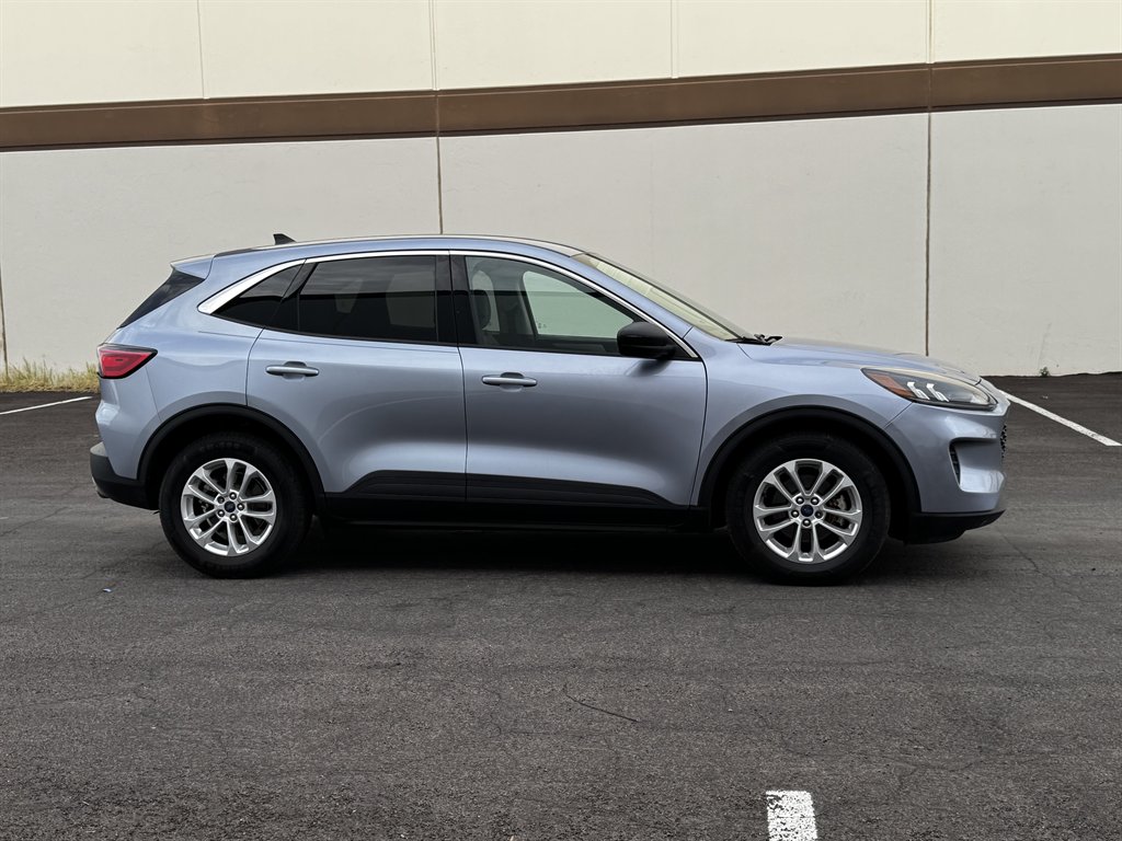 2022 Ford Escape SE photo