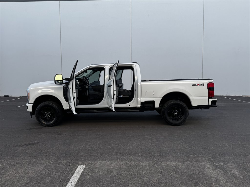 2023 Ford F-350 - $36,990